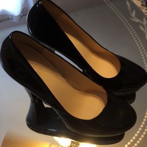 Calvin Klein carly ‘s Patent and leather platform